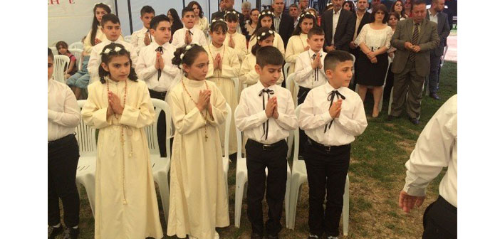 Keldani çocukların mezuniyet sevinci