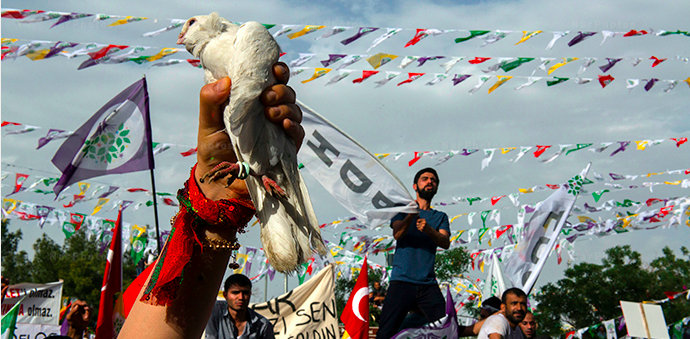 Patlama sonrası Diyarbakır'da umut var