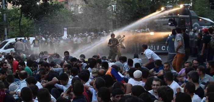 Yerevan ayakta: ‘Voç talanin!’