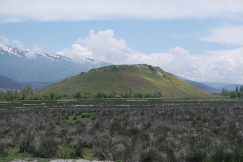 Erzincan - Altıntepe. Büyük olasılıkla Strabon'un bahsettiği Akilisene. Burada 'Altın Ana' heykelinin bulunduğu Anahit Tapınağı yer alıyordu.