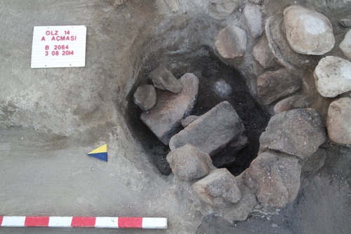 Amasya yakınlarındaki Oluz Höyük'te keşfedilen Kutsal Ateş Çukuru (MÖ: 5. yüzyıl) Son zamanlarda Zerdüşt dininin erken dönemleriyle ilgili en önemli arkeolojik bulgu. 