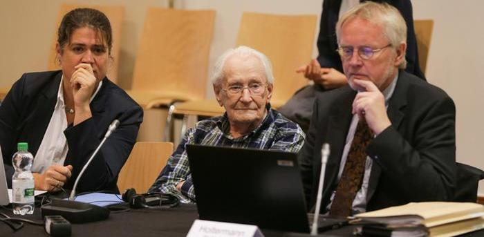 "Auschwitz'in muhasebecisi' Gröning 4 yıl hapis cezası aldı