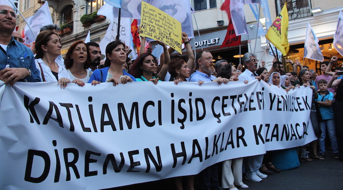 Suruç katliamı protesto edildi