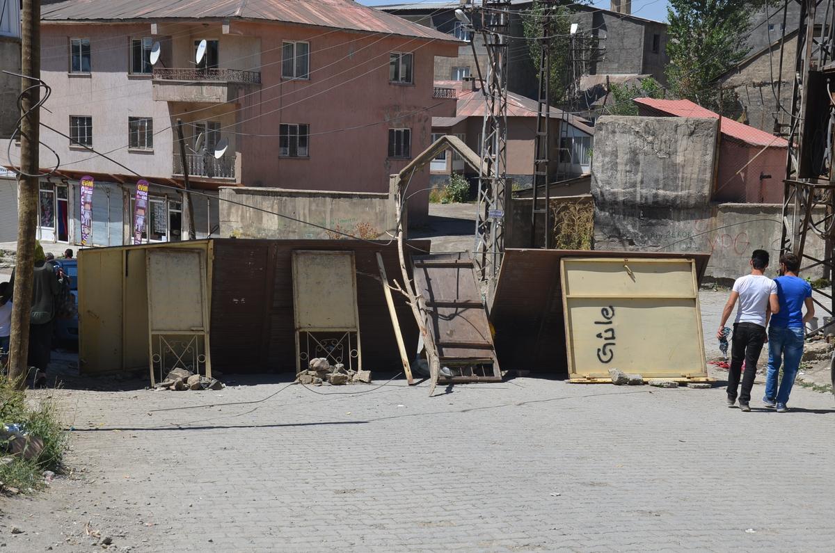 HDP'li Zeydan: Yüksekova'da üç kişi hayatını kaybetti