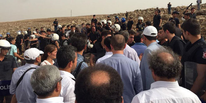 Cizre’ye yürüyen HDP’li vekiller yine engellendi