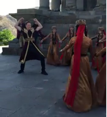 Conan stili Koçari dansı