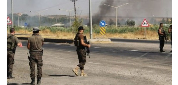 Silvan'da bombalı saldırı: İki polis hayatını kaybetti