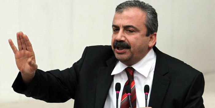 Önder’den Davutoğlu’na: ‘Dolmabahçe’yi siz tahsis ettiniz, Kandil’e MGK kararıyla gittik’