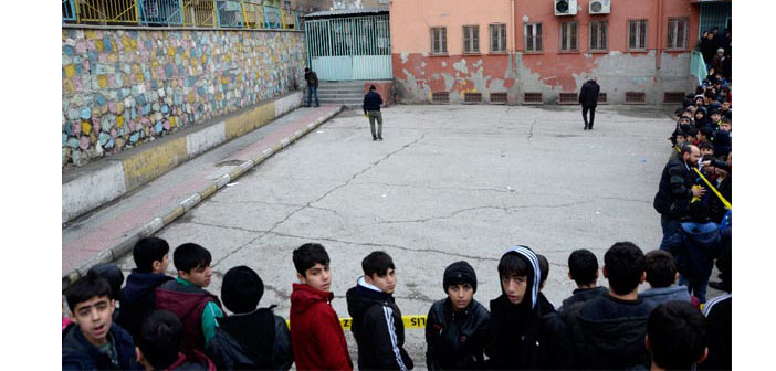 Diyarbakır'da okul bahçesinde bomba: 5 çocuk yaralandı