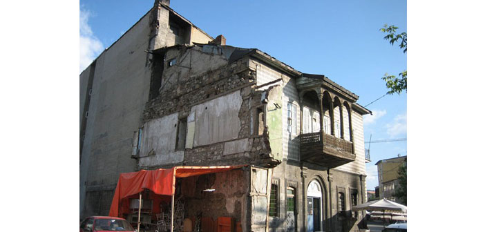 Rahibe okuluydu, tablacı deposu oldu