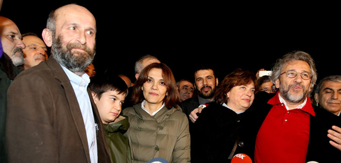 Tahliye edilen Gül ve Dündar: İçerideki gazetecilerle ilgili mücadele devam edecek