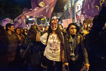 8 Mart'ta sokaklarda: 'Topla saçlarını Rapunzel...'