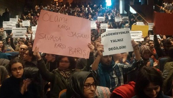 "Herkesin potansiyel terör suçlusu olma tehlikesi var"