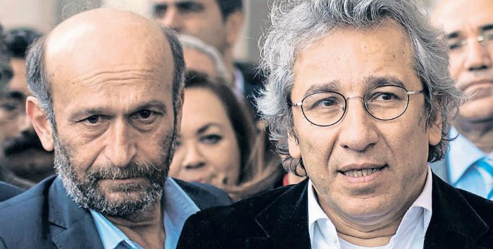AB’den Gül-Dündar davasına giden diplomatlara destek