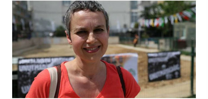 Akademisyen Esra Mungan hücreye konuldu