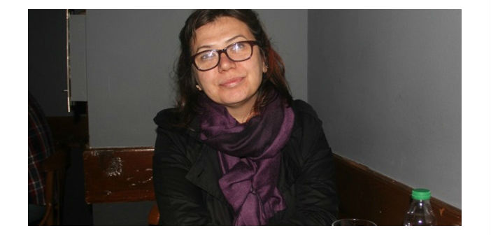 Camcı, tutuklama kararına rağmen Türkiye’ye döndü