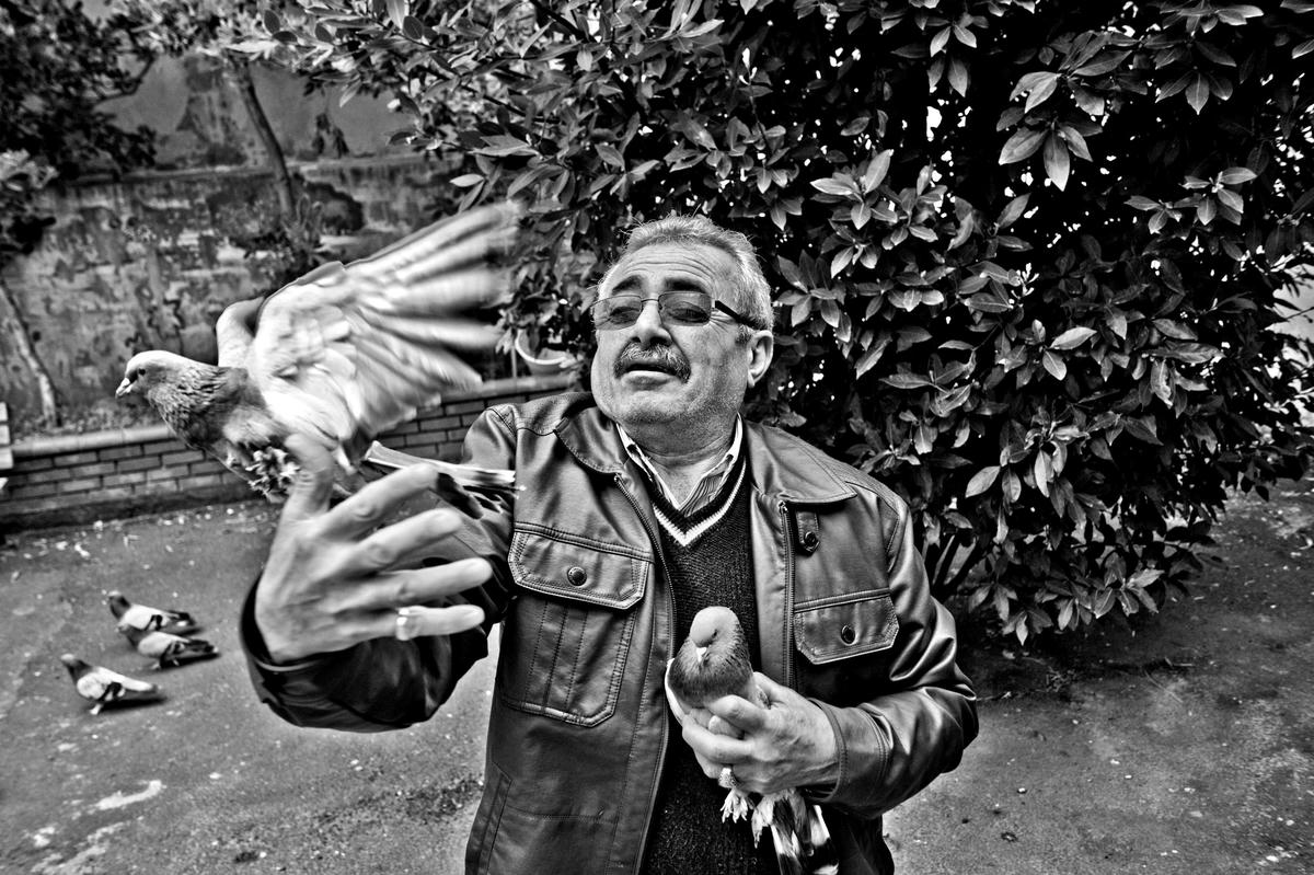 Kemal Karapınar, “Edebiyle kuş besleyen kalmadı” diye söyleniyor.