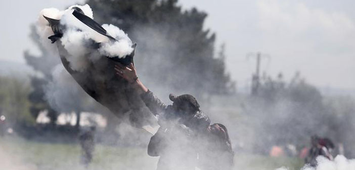 Makedonya sınırında sığınmacılara müdahale: 300 yaralı