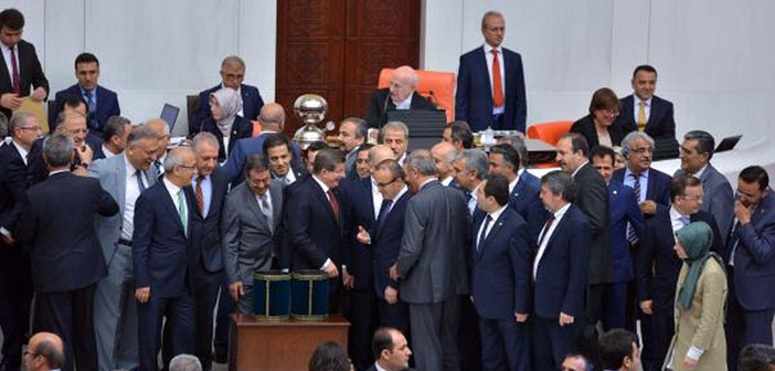 Dokunulmazlıkların kaldırılması teklifi kabul edildi