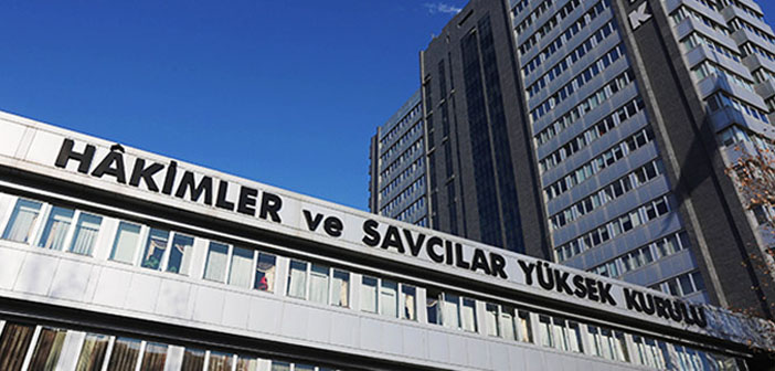Yüzlerce hakim ve savcının görev yeri değişti