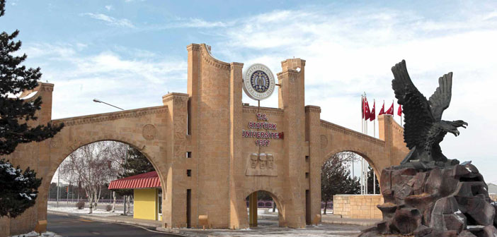 Erzurum'da 10 akademisyen gözaltına alındı