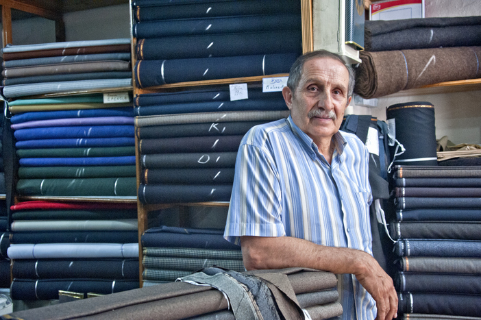 Alber Gülbenk, baba yadigari Amasya Pazarı'nda.