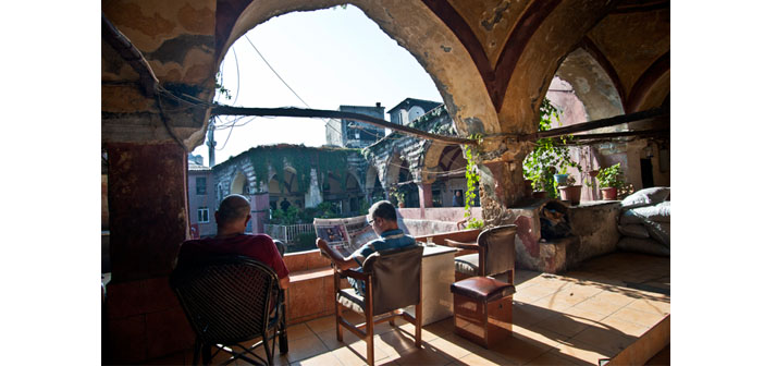 Bir şeylerin arta kaldığı mekân: Kalcılar Han