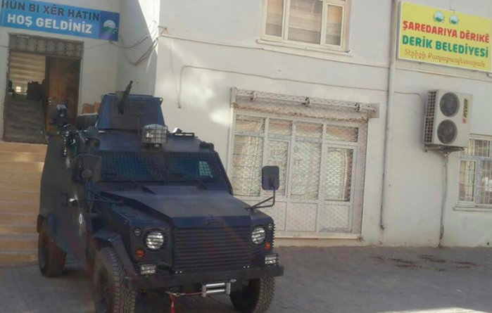 Kayyum Ermenice tabelaları söktürdü