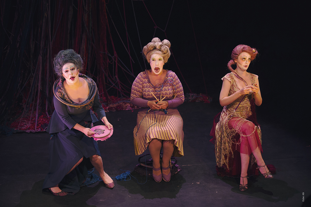 Kozaların içindeki kadınlar