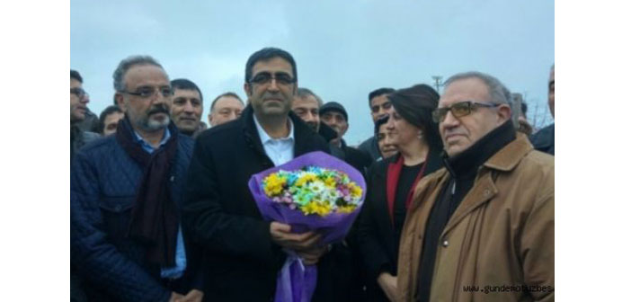 "İçeride de dışarıda da aynı mesajı veriyoruz: Barış, demokrasi ve özgürlük"