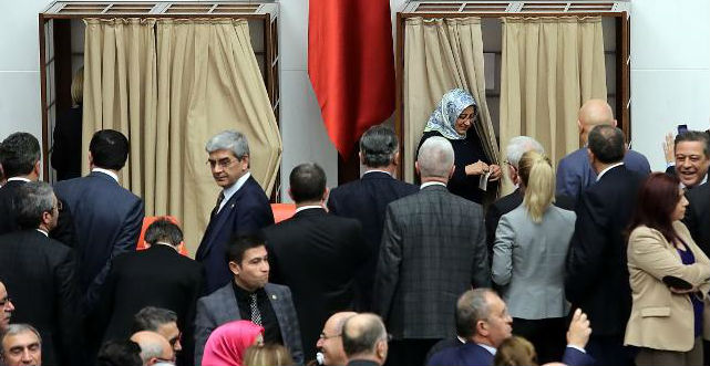 CHP'li vekil: "AKP yöneticileri kendi vekillerine baskı yapıyor"