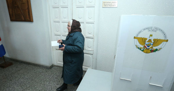 Karabağ’ın adı artık ‘Artsakh Cumhuriyeti’, yönetim şekli ‘tam başkanlık’