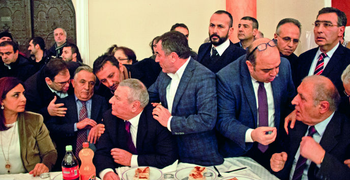 Yine ayak oyunları, yine cevapsız sorular