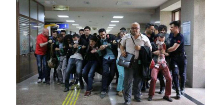 İzmir Adliyesi'ndeki dayanışma eylemine polis saldırdı