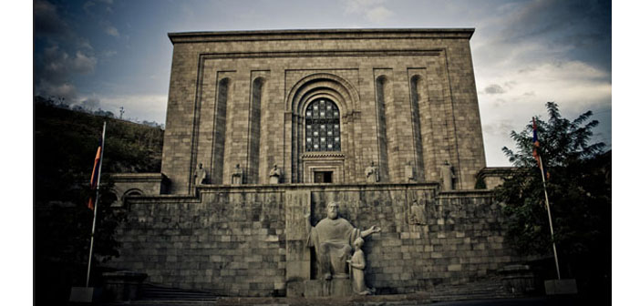 Yunan klasiklerinin Ermenice ile macerasına dair