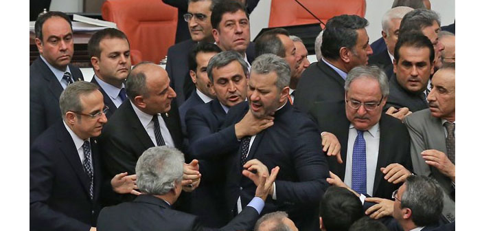 Մազ մի՛ քաշեր, ցեղասպանութիւն մի՛ ըսեր...