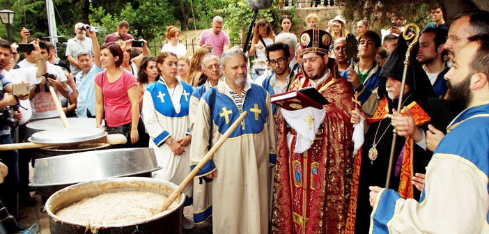 Vakıflı'da üzümler kutsandı