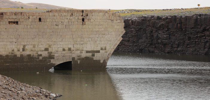 Nerkin Çrap köprüsü ortaya çıktı