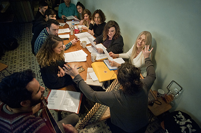 ‘istos’tan yükselen Yunanca nağmeler