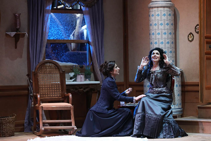 Bir kadının benliğine aradığı keşif yolculuğu: ‘Nora: Bir Bebek Evi’