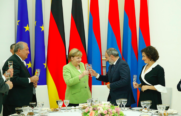 Ermenistan’da Merkel rüzgarı