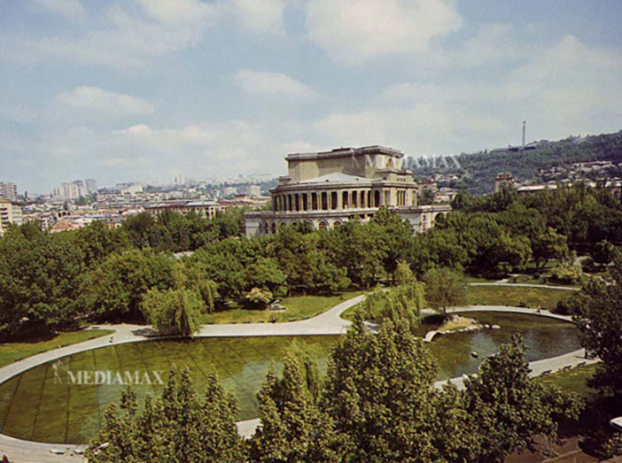 Opera Binası ve çevresinin eski hali