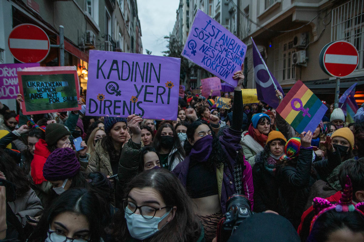 Beyoğlu Kaymakamlığı  Gece Yürüyüşü'nü yasakladı, kadınlar ise kararlı