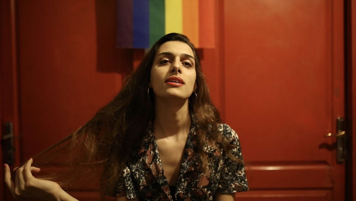 Tutuklanan LGBTİ+ aktivisti İris Mozalar tahliye edildi