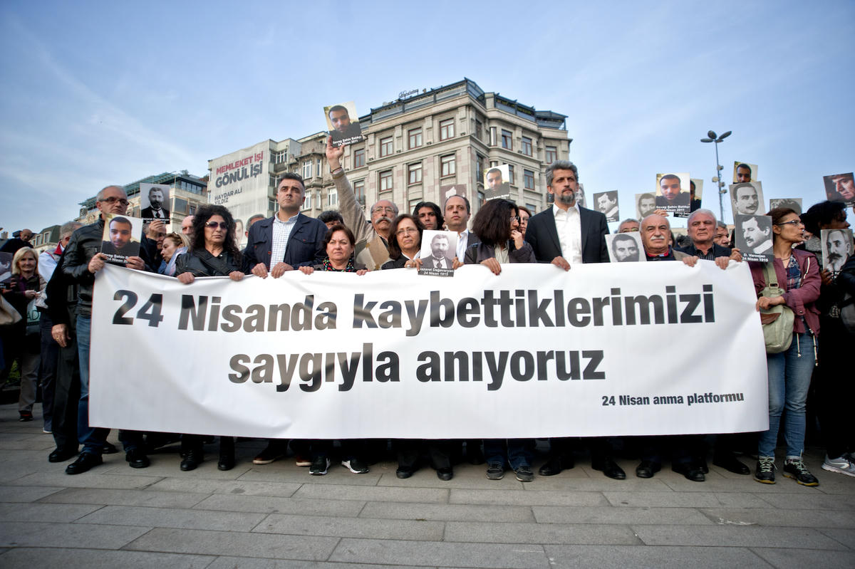 1915 'te hayatını kaybedenler anılıyor