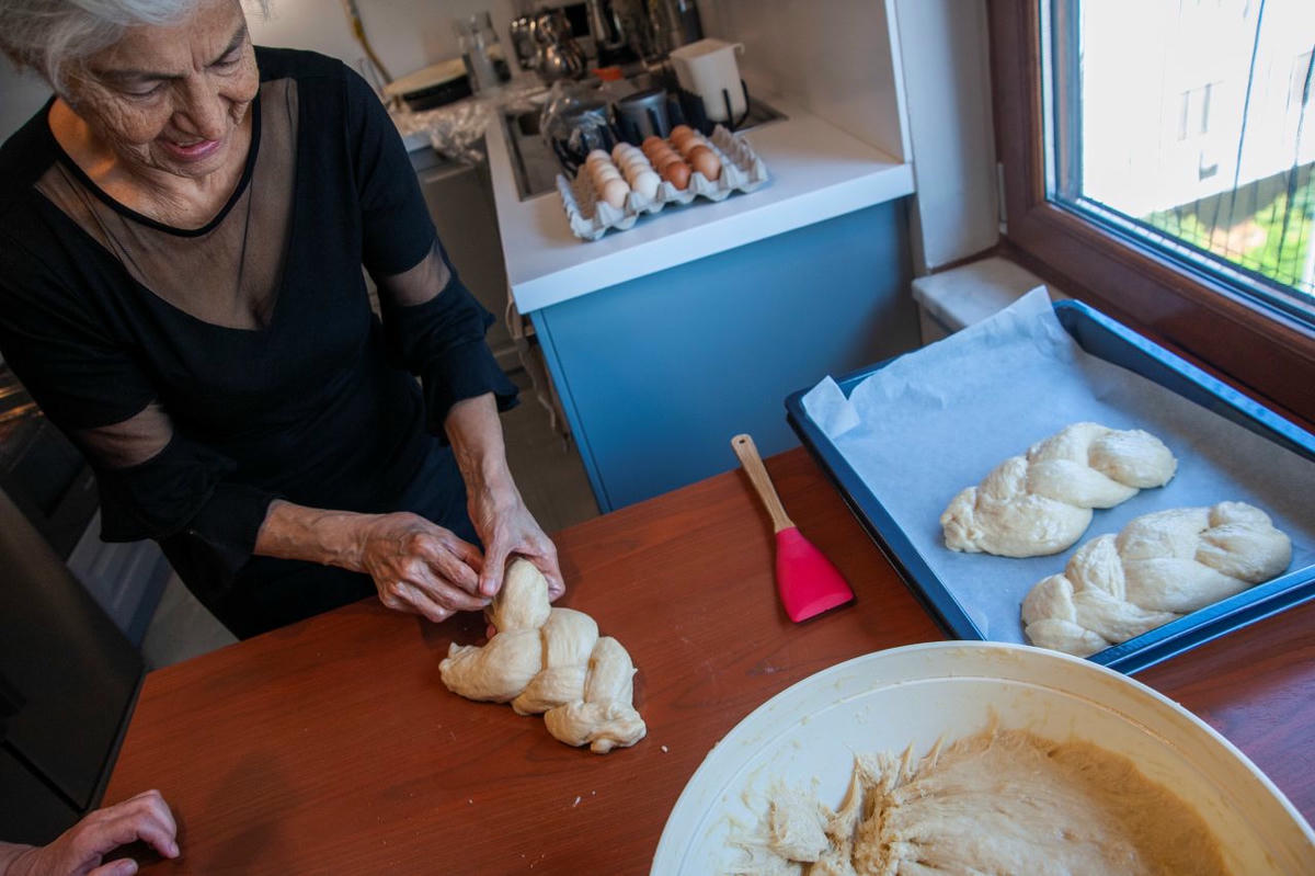 Örüldü, şimdi tepside dinlenme zamanı.