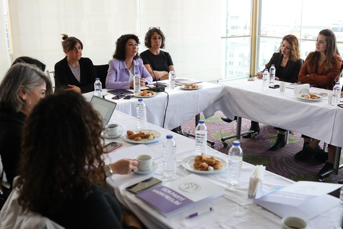 DEM Parti Kadın Meclisi: Barış  erkeklere bırakılmayacak kadar önemlidir