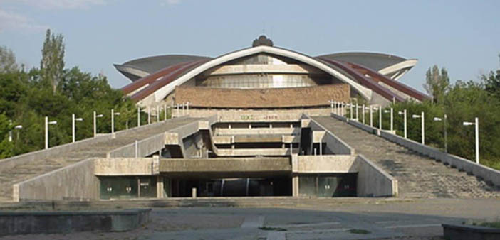 Համալիրն ալ կը ծախէն