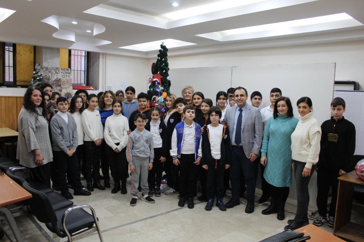 Քոյր Վարժարաններու Ամանորեայ հանդիպումը