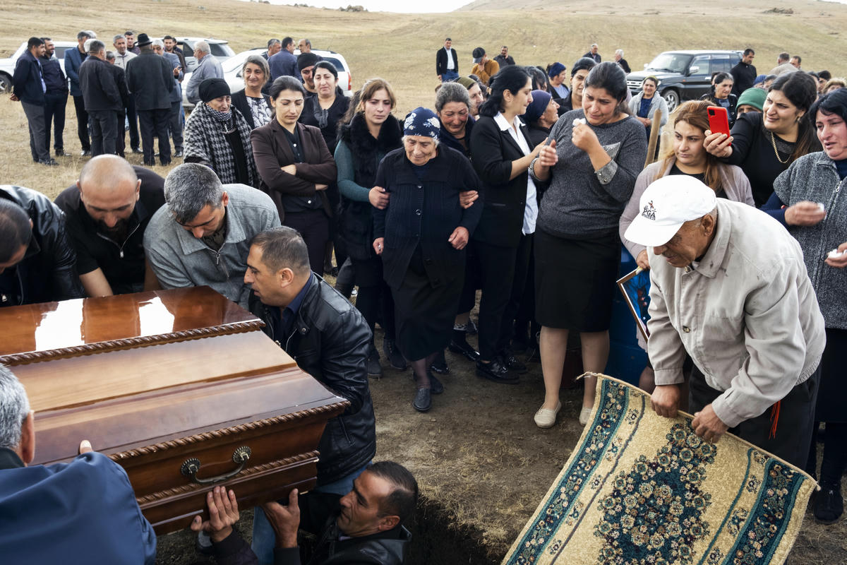 Ferîzê Razmîk Çoloyan'ın cenazesi. Cenazesi, pandemi kısıtlamaları nedeniyle iki yıl önce ilk kez gömüldüğü Moskova'dan getirildi. (Ermenistan)